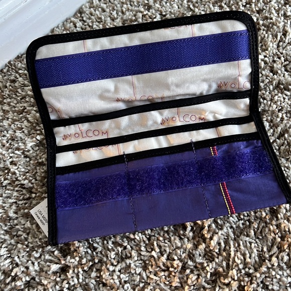Vintage Volcom Line Dance Wallet purple new with tag - Picture 2 of 7